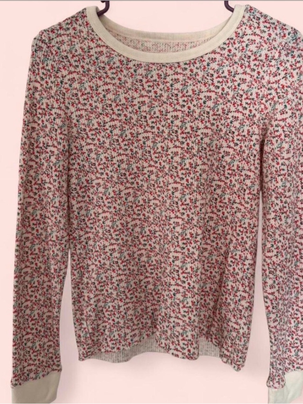 American Eagle Outfitters Cream Knit Sweater with Red and Green Speckles